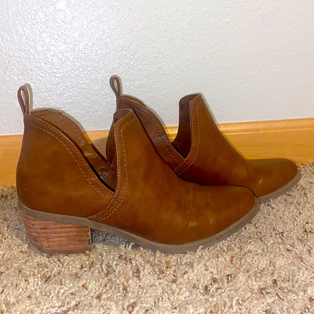 American Eagle cutout ankle bootie